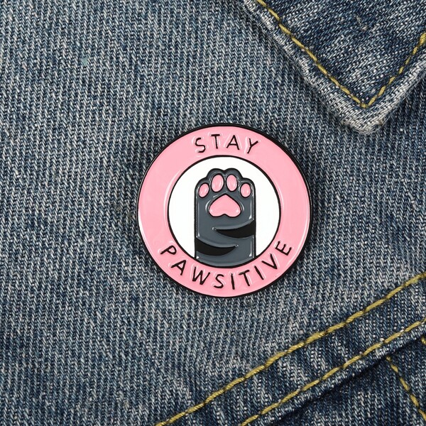 

Cat Paw Graphic Round Brooch, Pink
