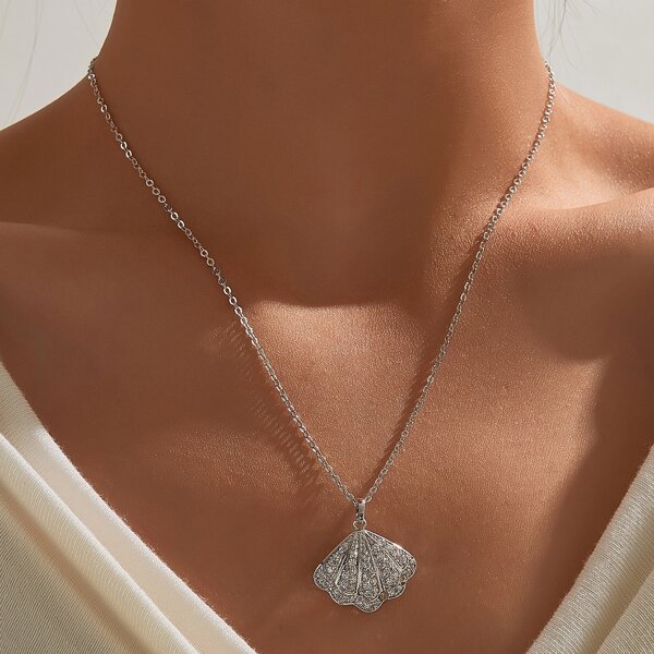 

Rhinestone Decor Shell Charm Necklace, Silver