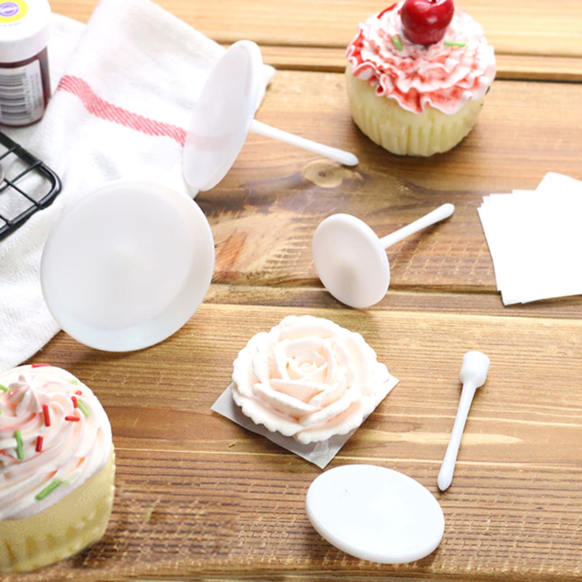 

4pcs Cake Cream Flower Stand, White