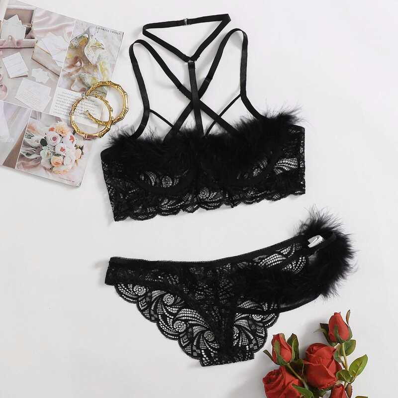 

Lace Faux Fur Cut-out Underwire Lingerie Set & Choker, Black