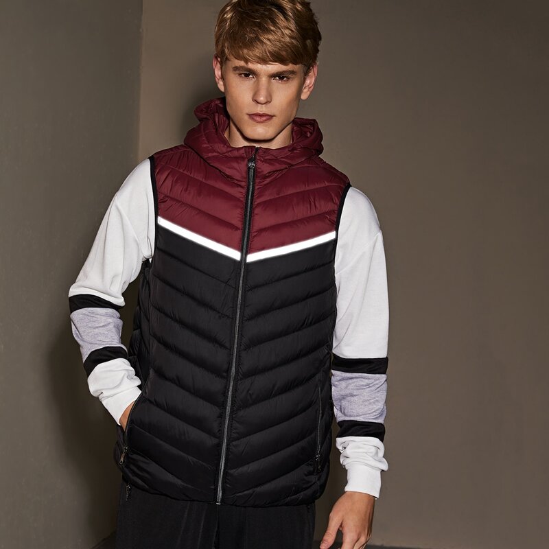 

Guys Contrast Panel Hooded Puffer Vest, Multicolor