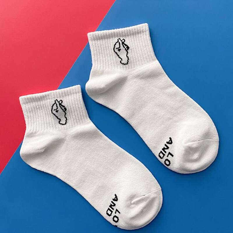 

1pair Heart Gesture Print Socks, White