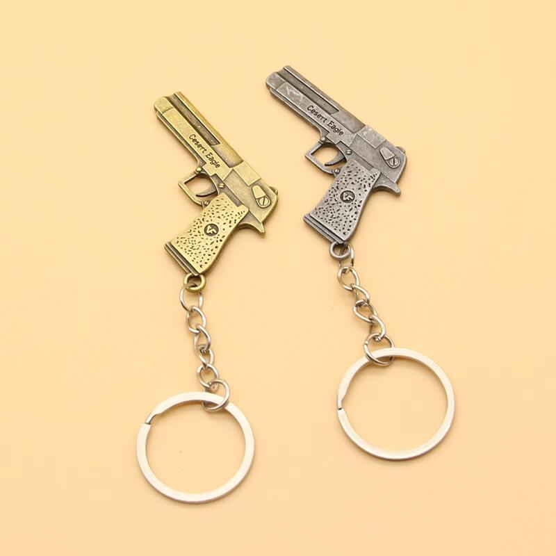 

2pcs Gun Shaped Keychain, Multicolor