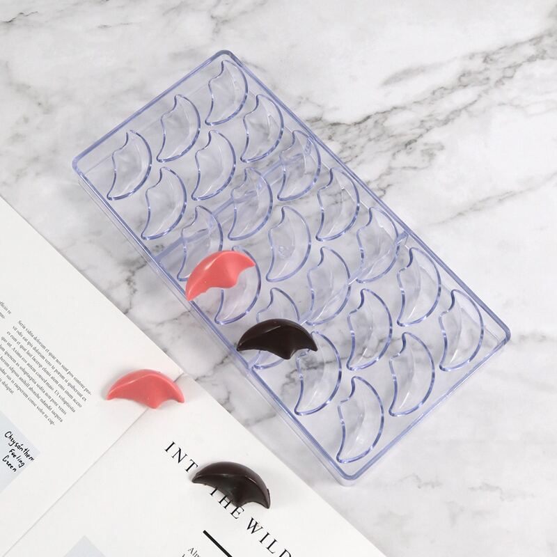 

1pc Moon Shaped Chocolate Mold, Purple clear