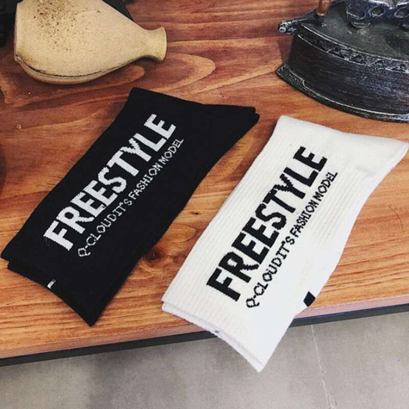 

2pairs Letter Graphic Socks, Black and white