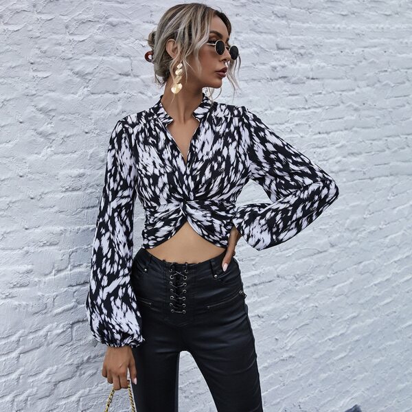 

Graphic Print Twist Front Shirred Back Crop Blouse, Black and white