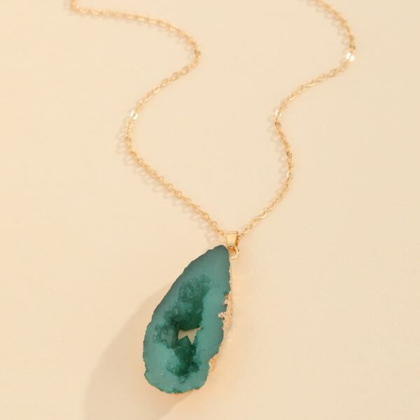 

Hollow Out Resin Charm Necklace, Green