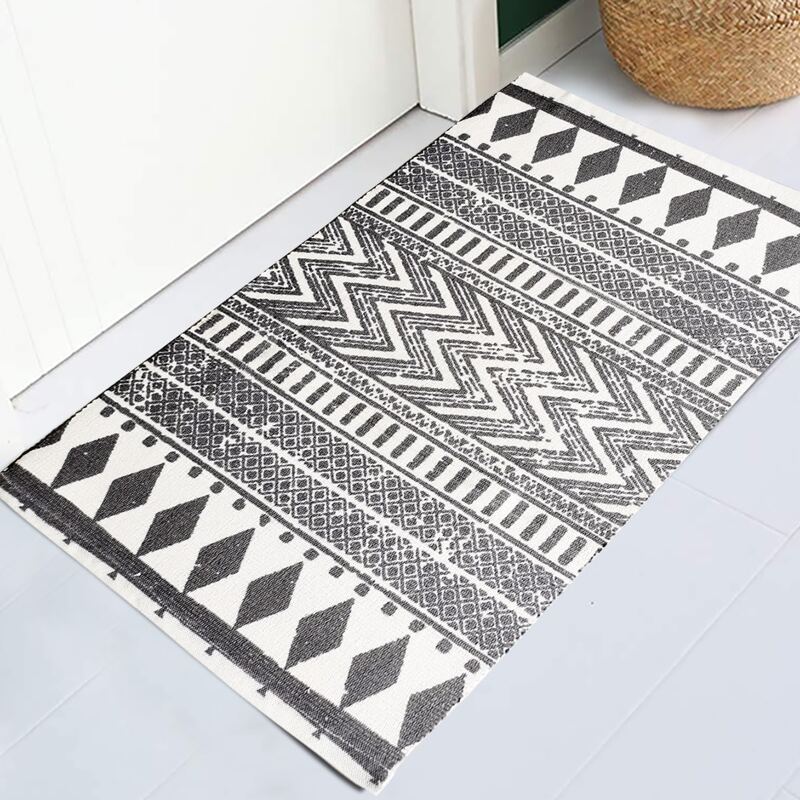 

Geometric Pattern Carpet, Black and white