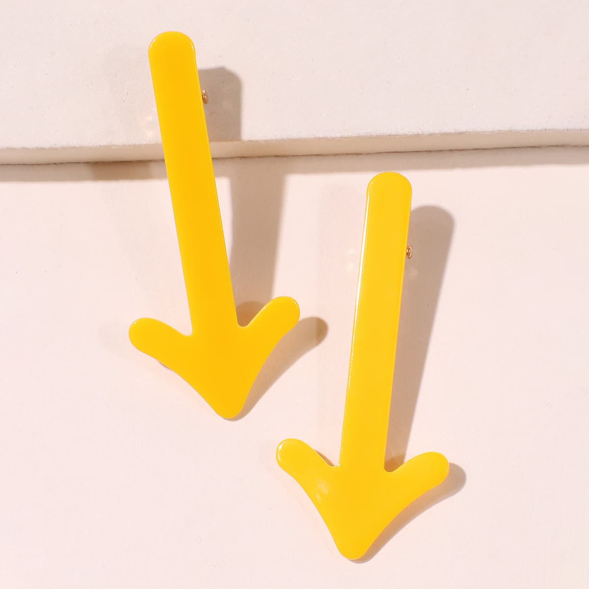 

2pcs Arrow Hair Clip, Yellow