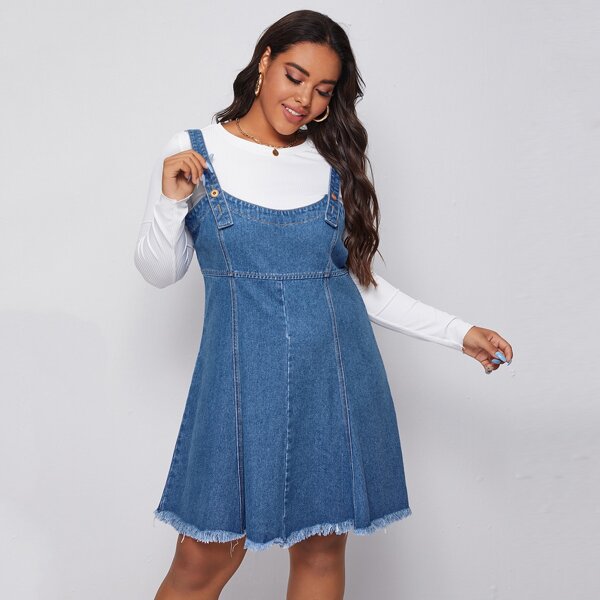 

Plus Buttoned Strap Seam Front Raw Hem Denim Dress, Medium wash