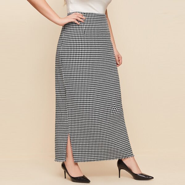 

Plus Houndstooth Split Hem Maxi Skirt, Black and white