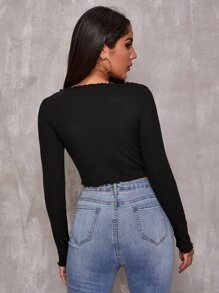 SHEIN Essnce Camiseta unicolor con fruncido delantero con cordón ribete en forma de lechuga - Negro - Ver 2