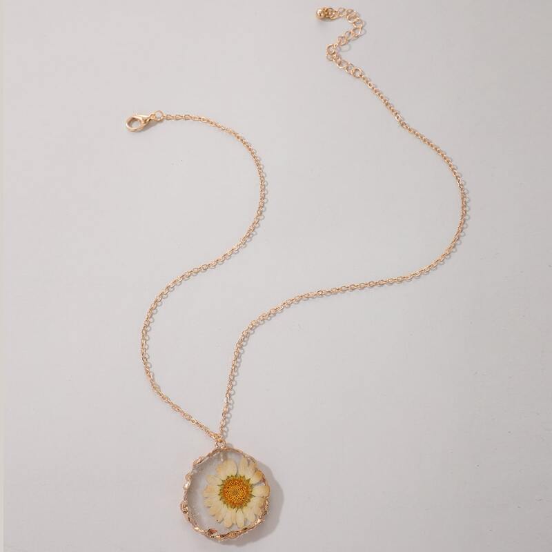 

Daisy Pendant Necklace, Gold