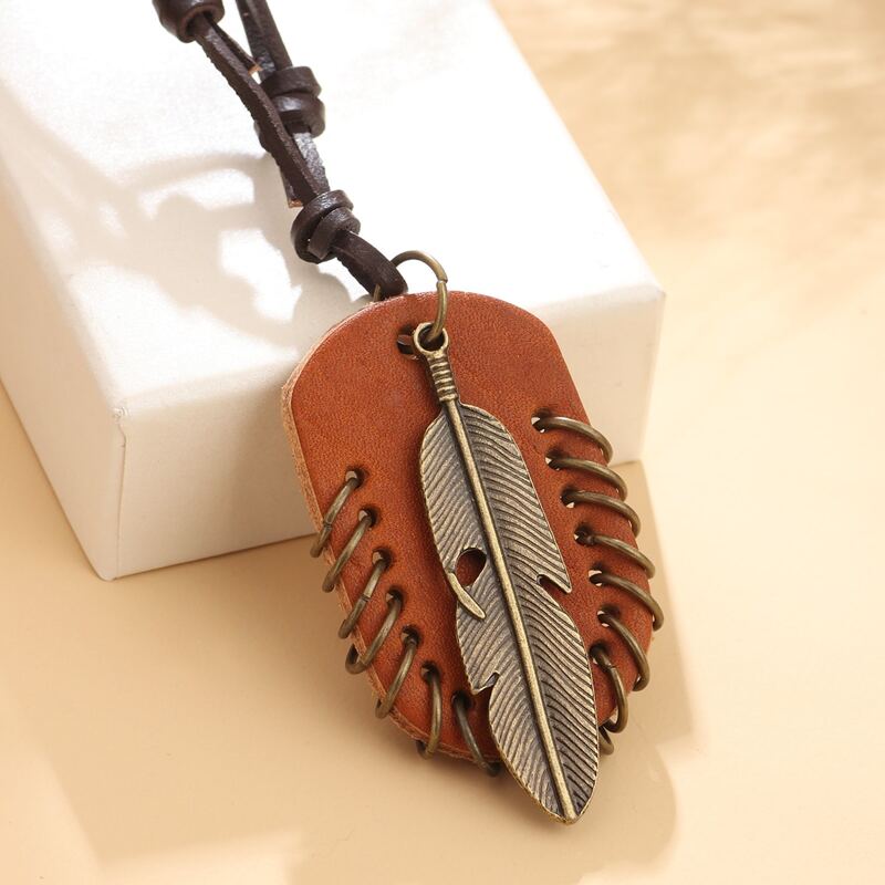 

1pc Guys Feather Pendant Necklace, Brown