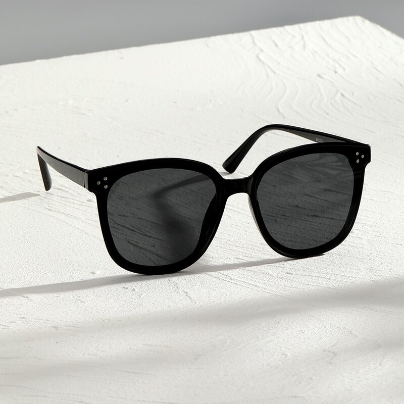 

Guys Rivet Decor Sunglasses, Black