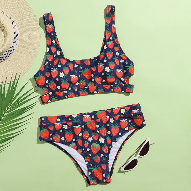

Strawberry Print Cut-out Side Bikini Swimsuit, Multicolor