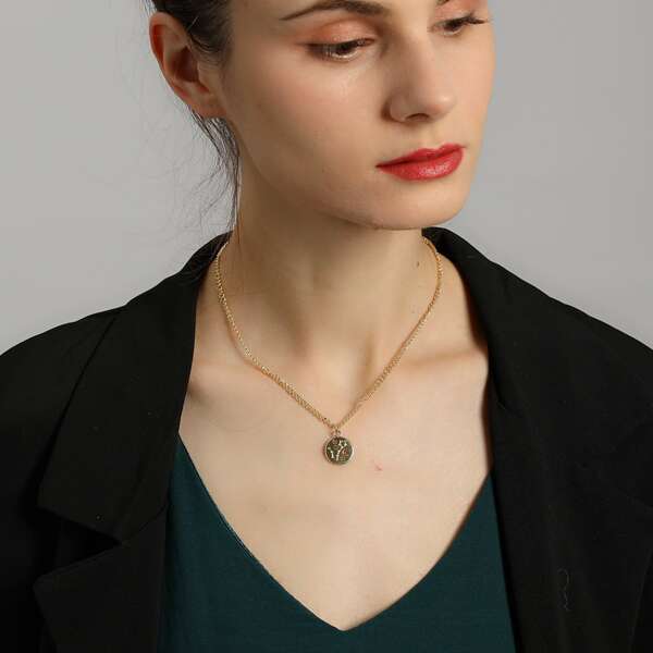 

Hollow Out Round Charm Necklace, Gold