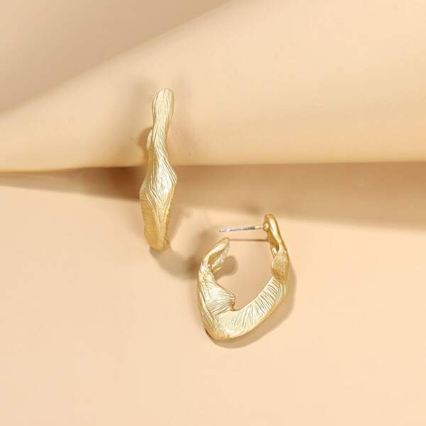 

Textured Irregular Geo Design Stud Earrings, Gold