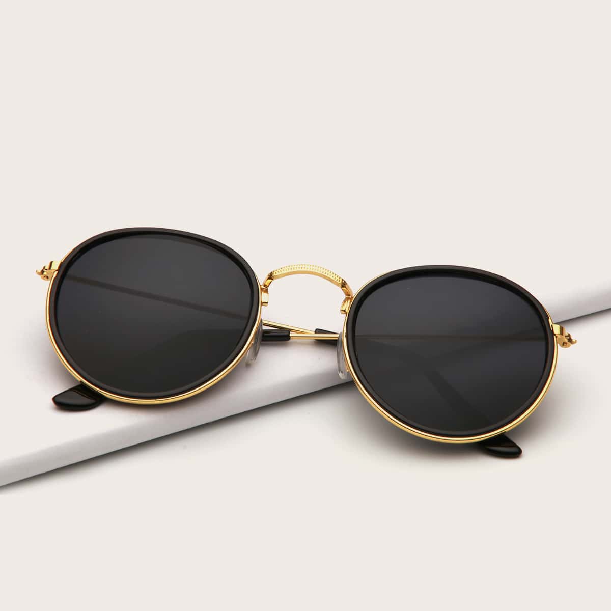 

Metal Frame Round Lens Sunglasses, Black