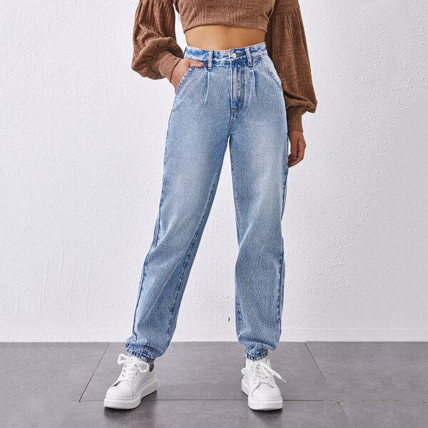

Light Wash Mom Jeans