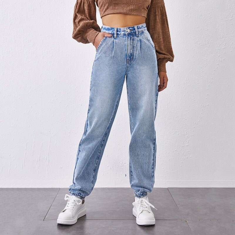 

Light Wash Mom Jeans
