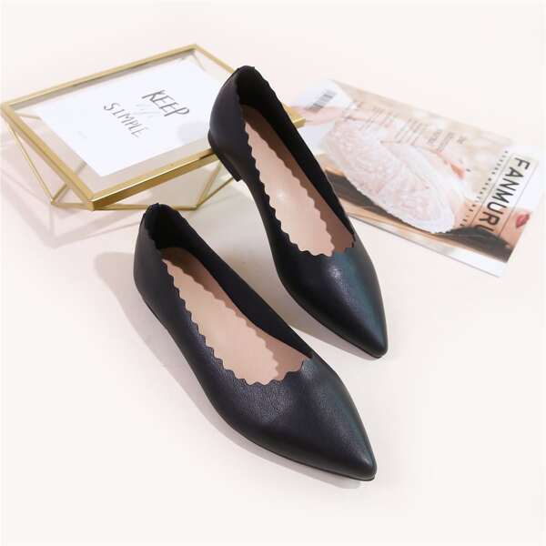 

Scallop Trim Slip On Flats, Black