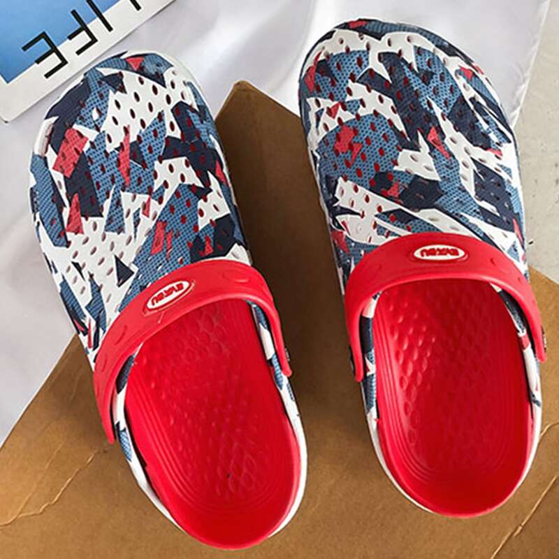 

Geo Pattern Hole Slippers, Multicolor