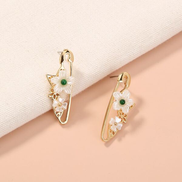 

Flower Decor Safety Pin Design Stud Earrings, Multicolor