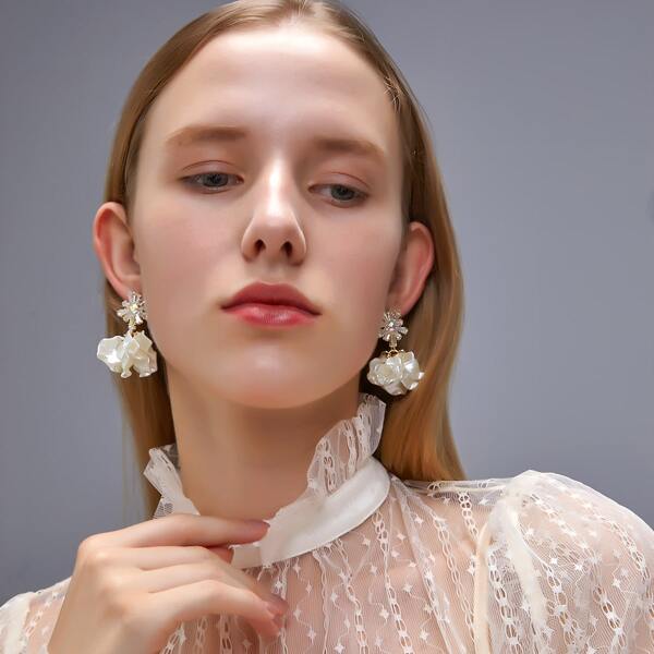 

Shell Flower Drop Earrings, White