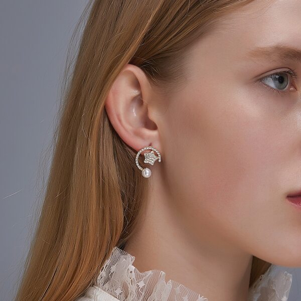 

Rhinestone Star Design Stud Earrings, Gold