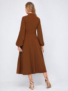 SHEIN Belle 繫帶領雙紐扣細節燈籠袖連衣裙 - 棕色 - 查看 3