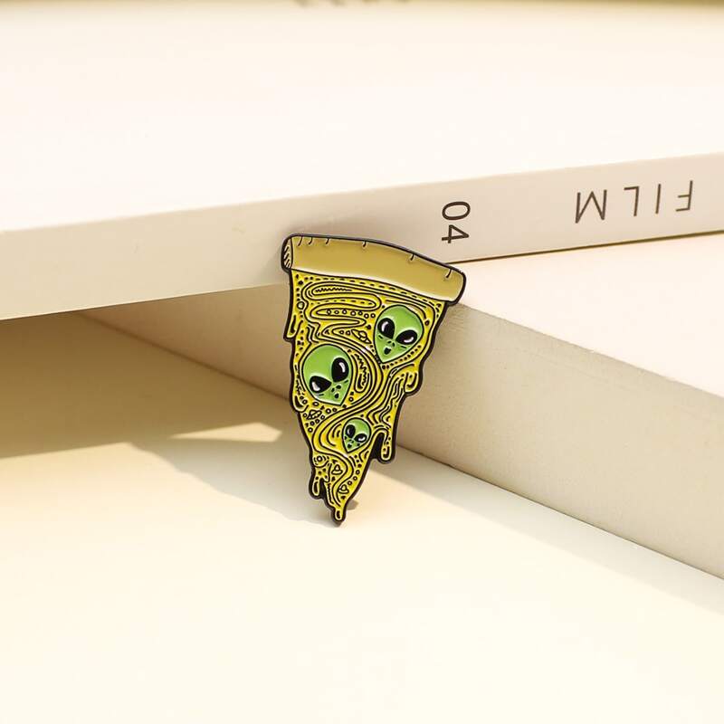 

Pizza & Alien Design Brooch, Multicolor