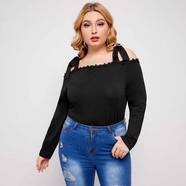 

Plus Cold Shoulder Knot Detail Appliques Tee, Black