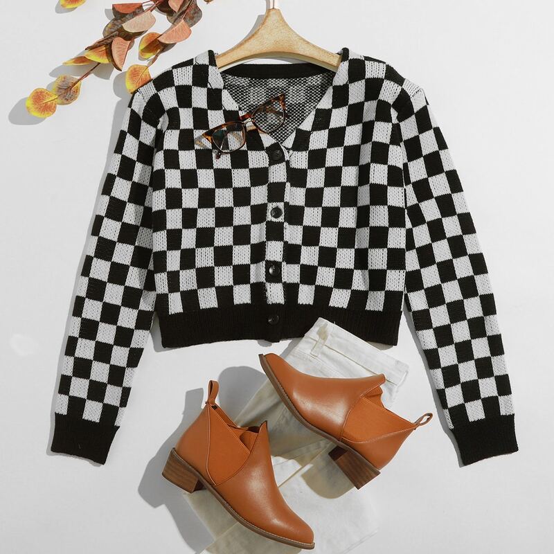 

Checkerboard Pattern Button Front Cardigan, Black and white