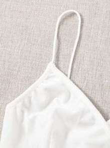 SHEIN EZwear Top de tirantes corto de terciopelo de cuello cruzado - Blanco - Ver 3