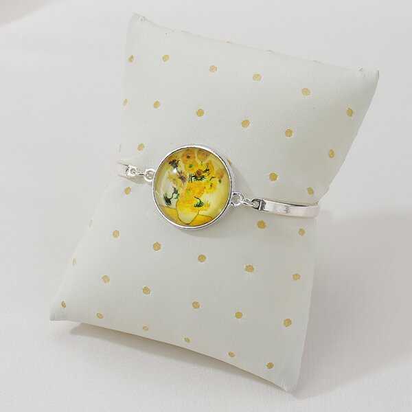 

Flower Pattern Round Decor Bracelet, Silver