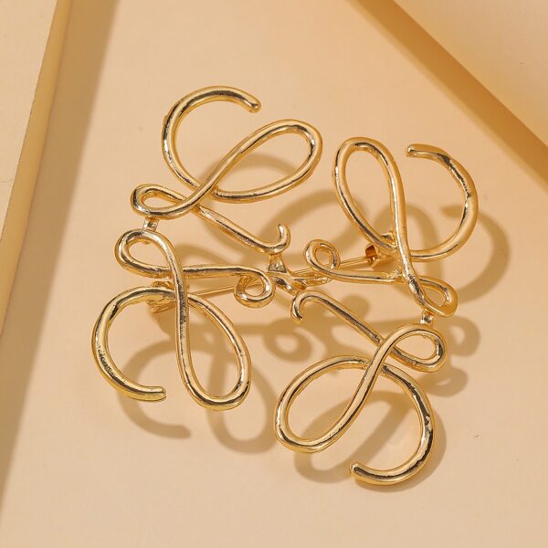 

Hollow Out Metal Brooch, Gold