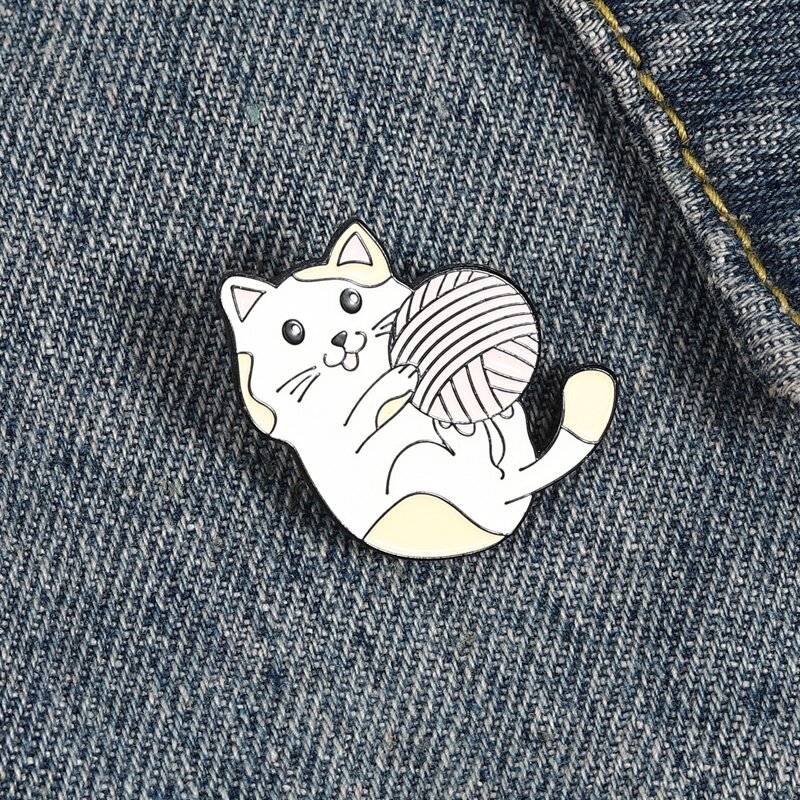 

Cat Design Brooch, Multicolor