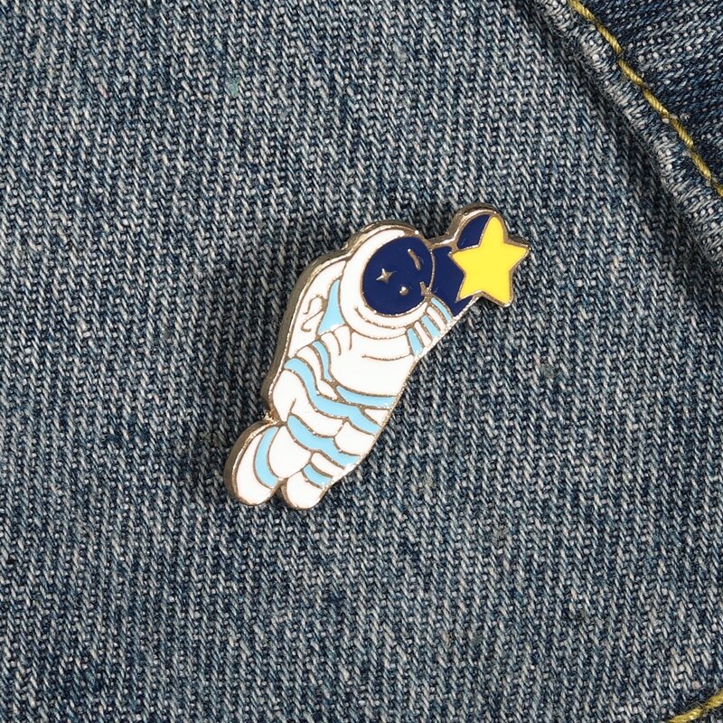 

Star Spaceman Design Brooch, Multicolor