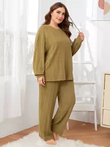 SHEIN طقم بيجامة سروال مع لباس علوي محبوك مضلع ومنخفض الاكتاف مقاس كبير