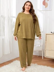 SHEIN طقم بيجامة سروال مع لباس علوي محبوك مضلع ومنخفض الاكتاف مقاس كبير