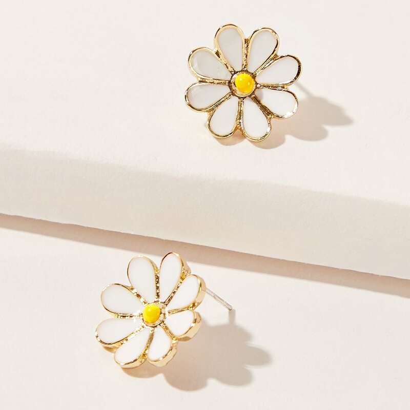 

Floral Stud Earrings, White