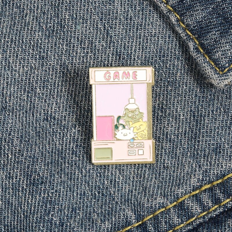 

Claw Machine Design Brooch, Multicolor