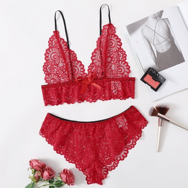 

Комплект кружевного женского белья, Красный