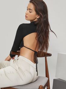 SHEIN BAE 小高領綁露背短版上衣 - 黑色 - 查看 1