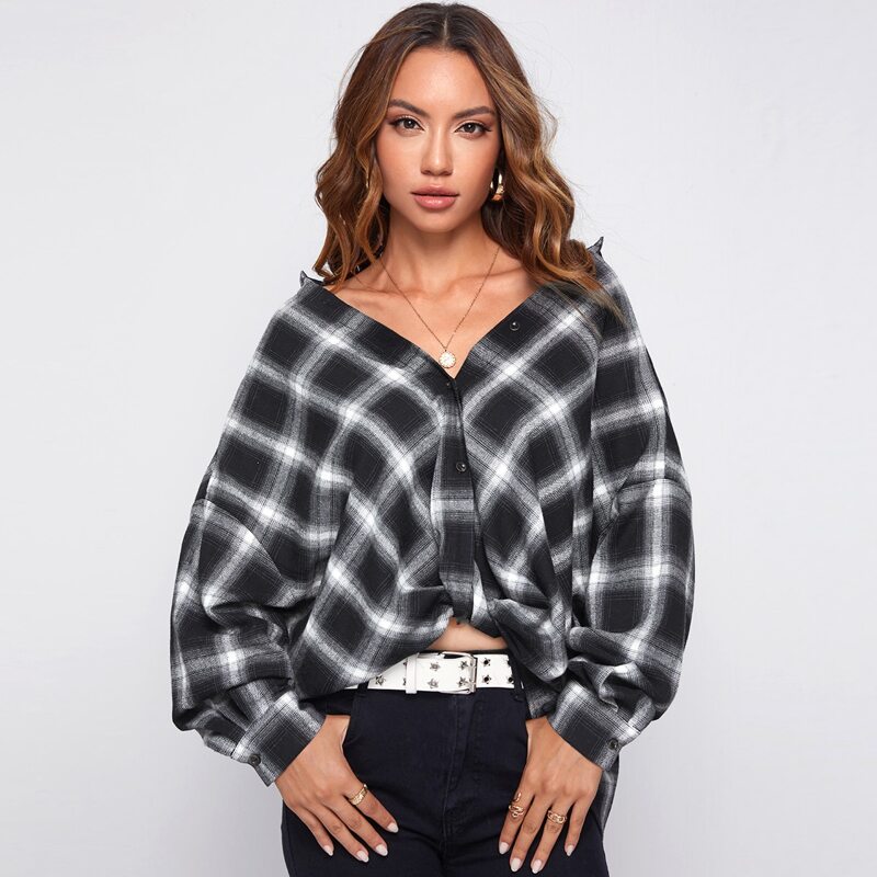 

Collared Buttoned Front Twist Hem Plaid Blouse, Black and white