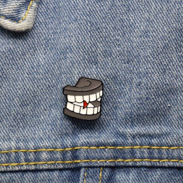 

Teeth Design Brooch, Multicolor