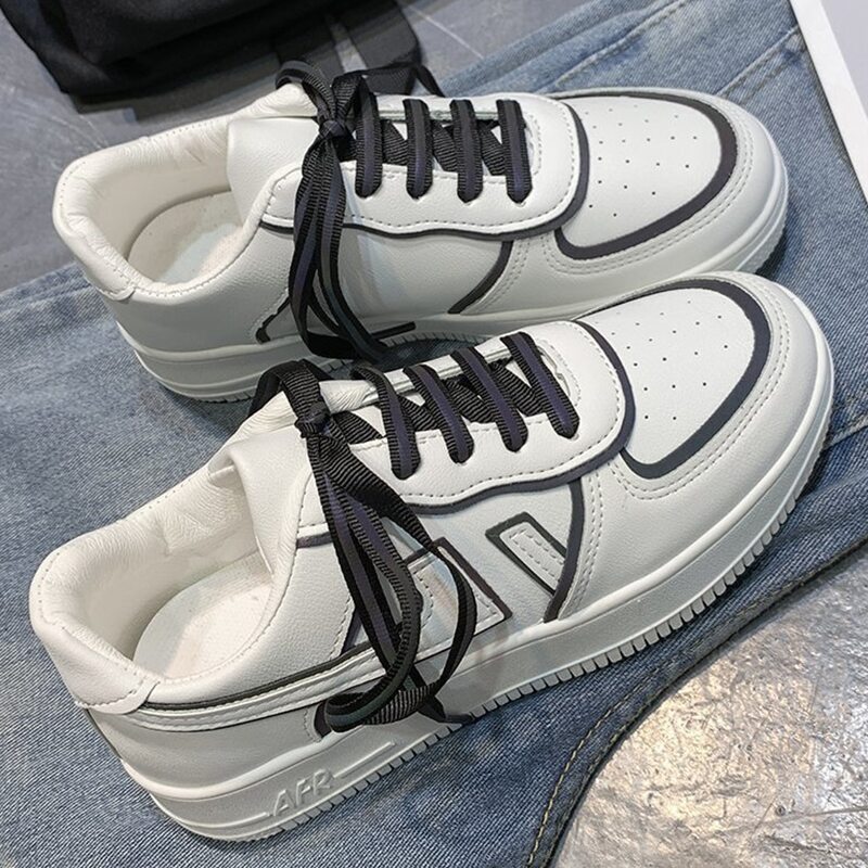 

Contrast Binding Lace-up Skate Shoes, Black and white