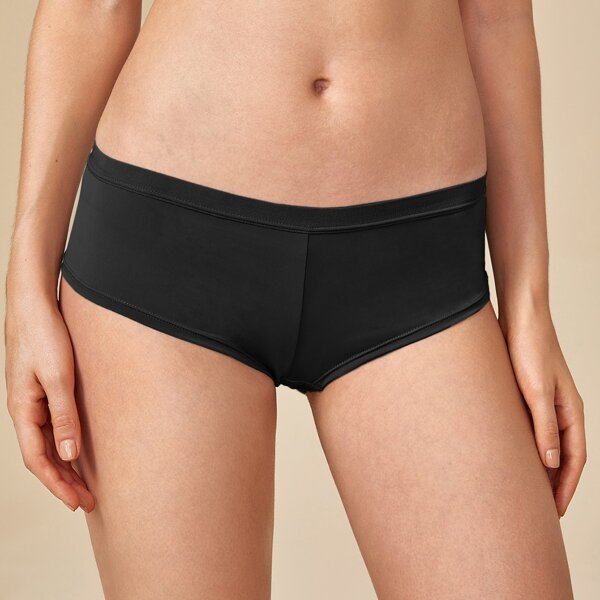 

Plain Seam Detail Shortie, Black