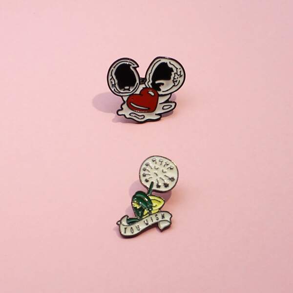 

2pcs Cartoon Brooch, Multicolor